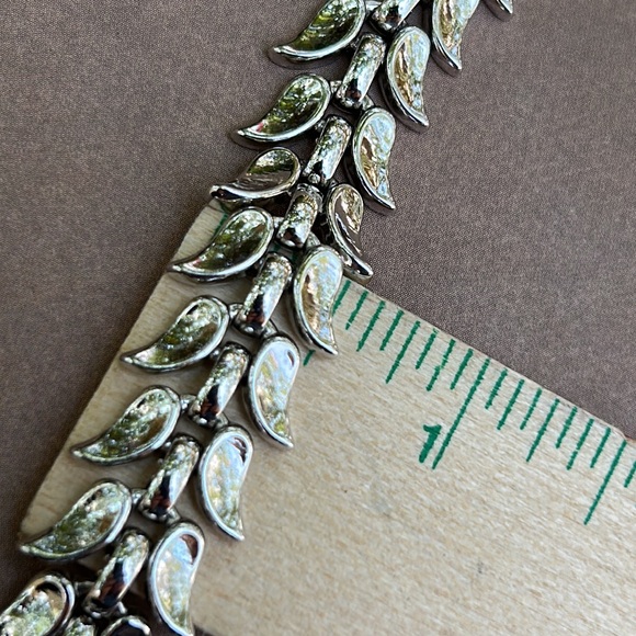 Trifari Silver Leaves Bracelet - Picture 8 of 15